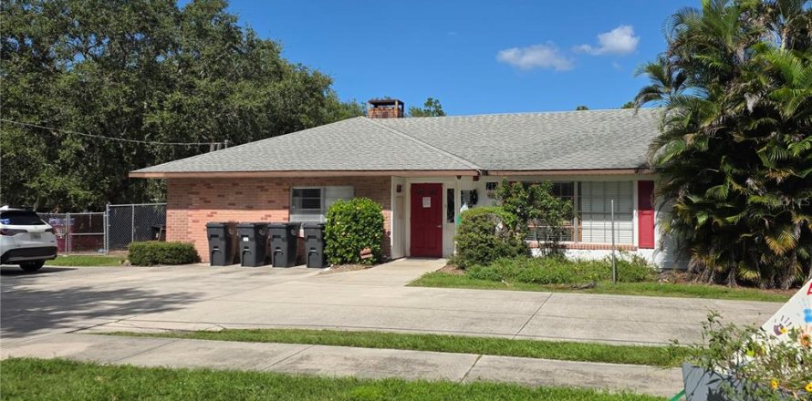 Commercial property in Palmetto, Florida 402.82 sq.m. № 2430554