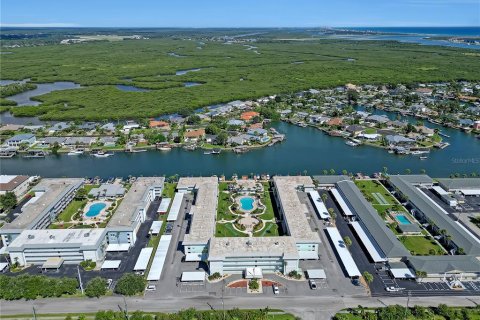 Снять в аренду кондоминиум в Нью-Смирна-Бич, Флорида 3 комнаты, 89м2, № 518266 - фото 20