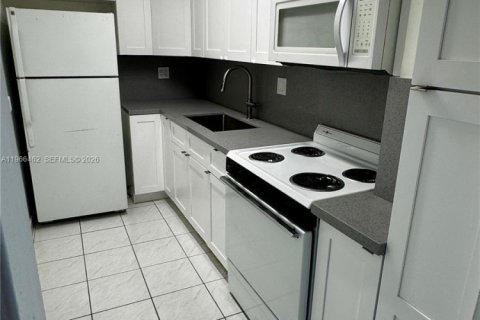 Снять в аренду кондоминиум в Майами, Флорида 2 спальни, 73.67м2, № 2028359 - фото 7