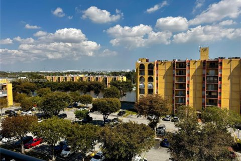 Снять в аренду кондоминиум в Майами, Флорида 2 спальни, 73.67м2, № 2028359 - фото 21