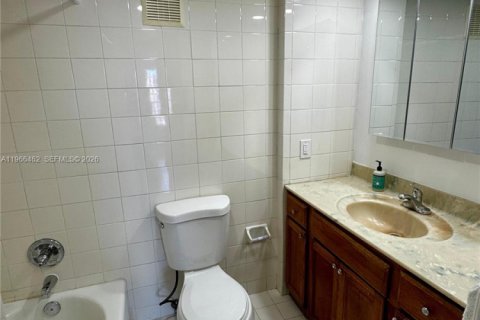 Снять в аренду кондоминиум в Майами, Флорида 2 спальни, 73.67м2, № 2028359 - фото 12