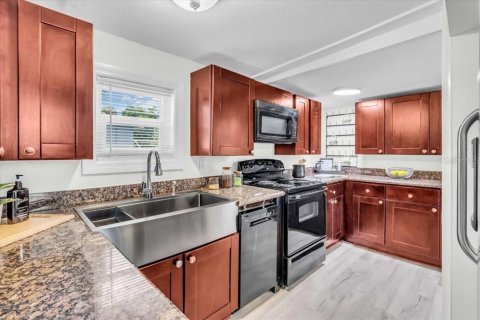 House in Saint Petersburg, Florida 2 bedrooms, 93.55 sq.m. № 1873433 - photo 14
