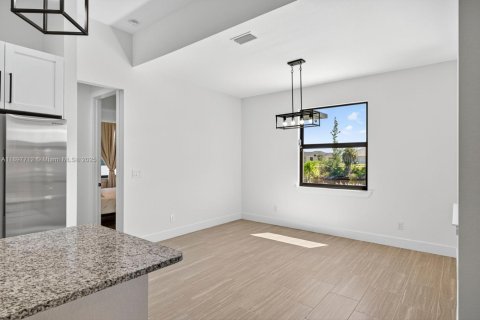 House in Cape Coral, Florida 4 bedrooms № 2190018 - photo 12