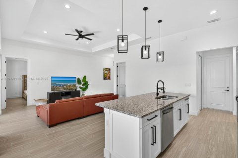 House in Cape Coral, Florida 4 bedrooms № 2190018 - photo 8