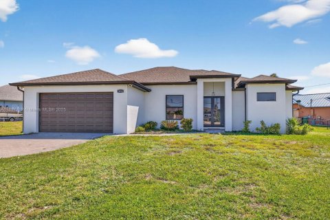 House in Cape Coral, Florida 4 bedrooms № 2190018