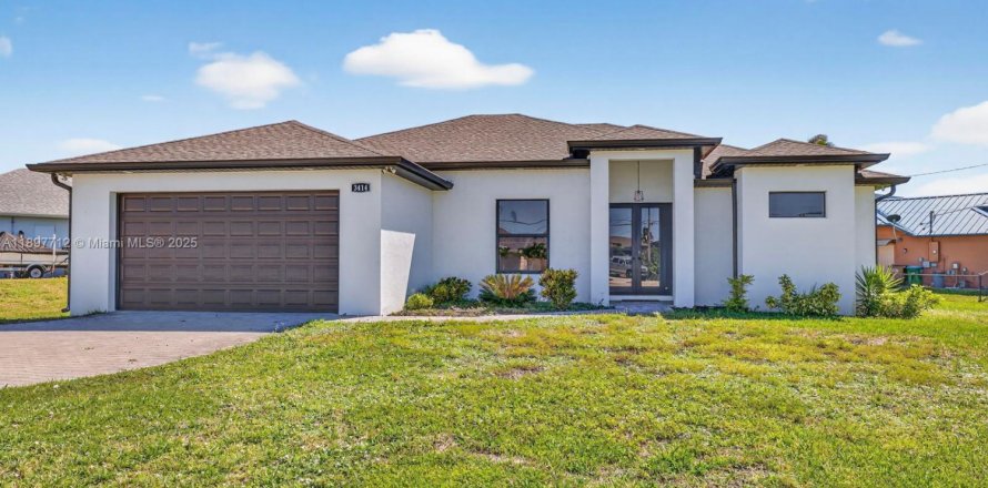 House in Cape Coral, Florida 4 bedrooms № 2190018