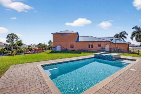 House in Cape Coral, Florida 4 bedrooms № 2190018 - photo 30