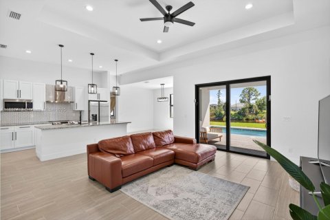 House in Cape Coral, Florida 4 bedrooms № 2190018 - photo 5