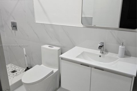 Снять в аренду виллу или дом в Майами, Флорида 2 спальни, 92.9м2, № 1969919 - фото 12