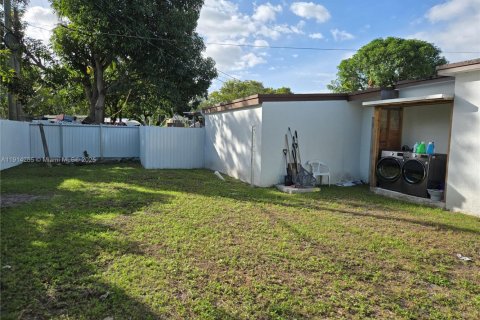 Снять в аренду виллу или дом в Майами, Флорида 2 спальни, 92.9м2, № 1969919 - фото 15