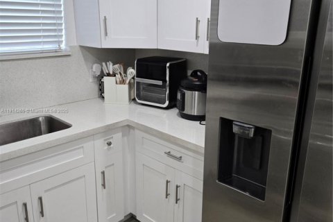 Снять в аренду виллу или дом в Майами, Флорида 2 спальни, 92.9м2, № 1969919 - фото 8