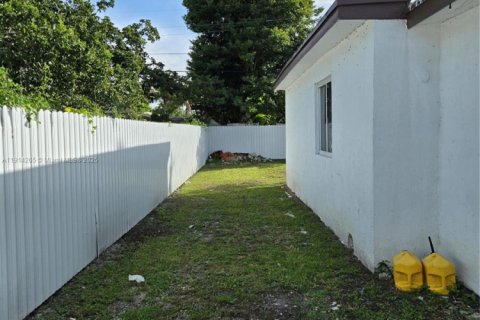 Снять в аренду виллу или дом в Майами, Флорида 2 спальни, 92.9м2, № 1969919 - фото 16