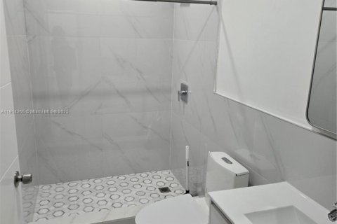 Снять в аренду виллу или дом в Майами, Флорида 2 спальни, 92.9м2, № 1969919 - фото 11