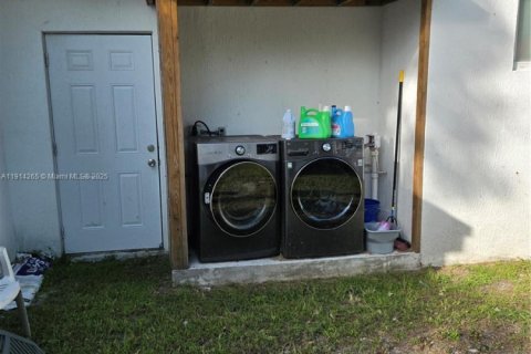 Снять в аренду виллу или дом в Майами, Флорида 2 спальни, 92.9м2, № 1969919 - фото 17