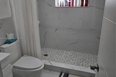 Снять в аренду виллу или дом в Майами, Флорида 2 спальни, 92.9м2, № 1969919 - фото 14