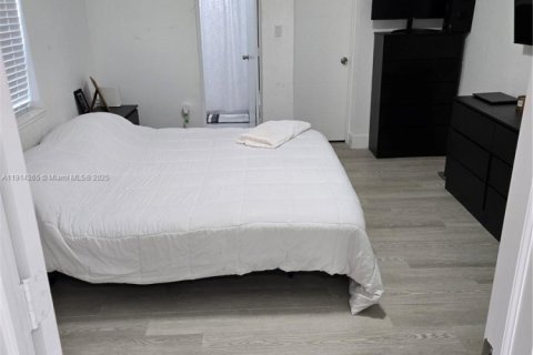 Снять в аренду виллу или дом в Майами, Флорида 2 спальни, 92.9м2, № 1969919 - фото 13