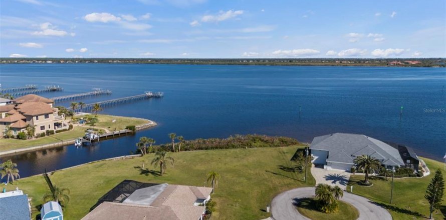 Land in Port Charlotte, Florida № 1734055