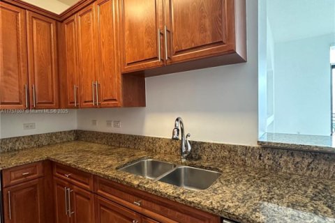Condo in Coral Gables, Florida, 2 bedrooms  № 1714353 - photo 7