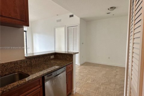 Condo in Coral Gables, Florida, 2 bedrooms  № 1714353 - photo 2