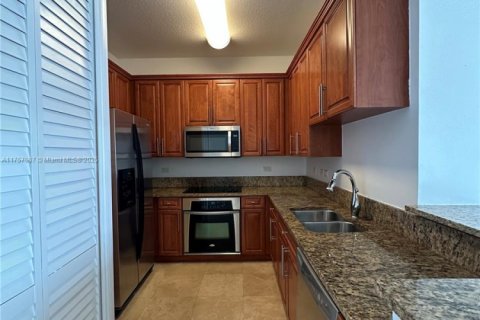 Condo in Coral Gables, Florida, 2 bedrooms  № 1714353 - photo 6