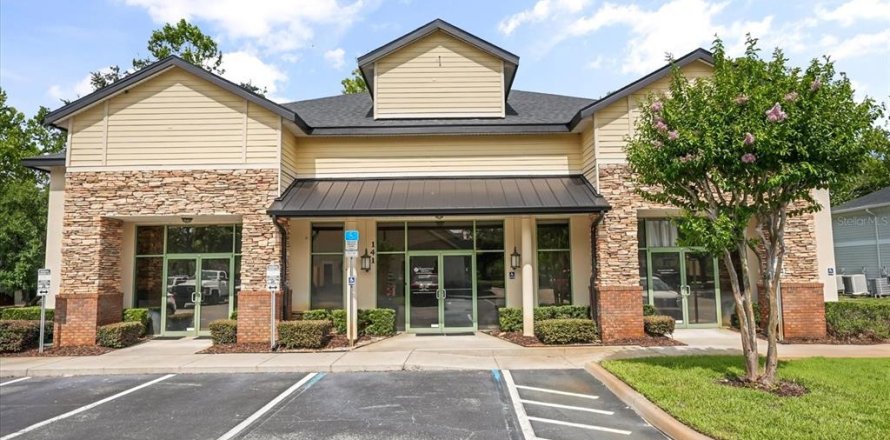 Commercial property in Lake Mary, Florida 455.22 sq.m. № 1771141