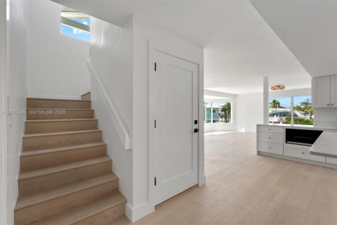 House in Key Largo, Florida 5 bedrooms, 222.97 sq.m. № 2430103 - photo 22