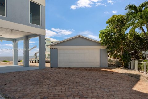 House in Key Largo, Florida 5 bedrooms, 222.97 sq.m. № 2430103 - photo 8