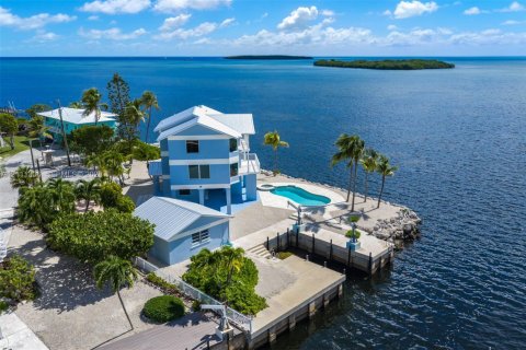 House in Key Largo, Florida 5 bedrooms, 222.97 sq.m. № 2430103 - photo 7
