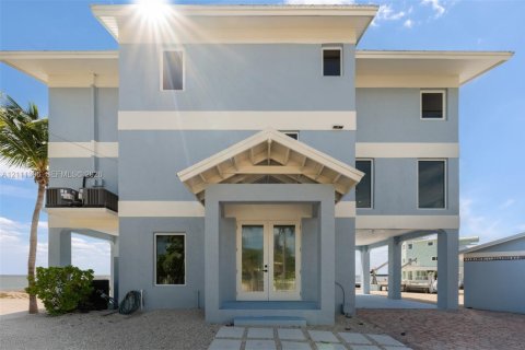 House in Key Largo, Florida 5 bedrooms, 222.97 sq.m. № 2430103 - photo 10