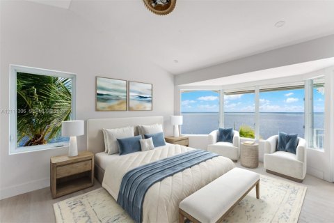 House in Key Largo, Florida 5 bedrooms, 222.97 sq.m. № 2430103 - photo 27