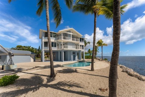 House in Key Largo, Florida 5 bedrooms, 222.97 sq.m. № 2430103 - photo 2