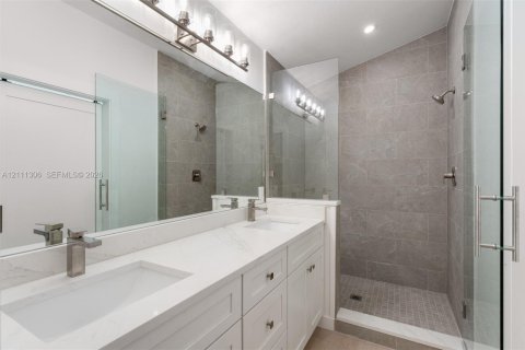 House in Key Largo, Florida 5 bedrooms, 222.97 sq.m. № 2430103 - photo 28