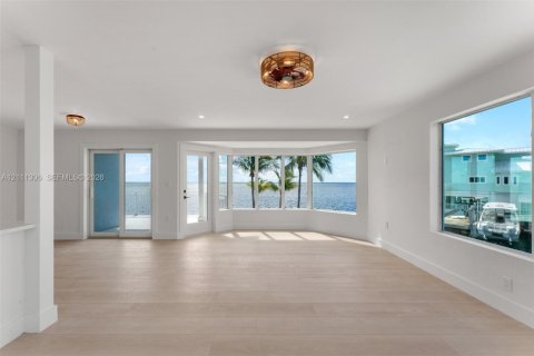 House in Key Largo, Florida 5 bedrooms, 222.97 sq.m. № 2430103 - photo 20