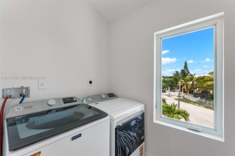 House in Key Largo, Florida 5 bedrooms, 222.97 sq.m. № 2430103 - photo 23