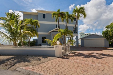 House in Key Largo, Florida 5 bedrooms, 222.97 sq.m. № 2430103 - photo 3