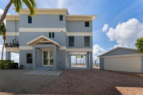 House in Key Largo, Florida 5 bedrooms, 222.97 sq.m. № 2430103 - photo 9