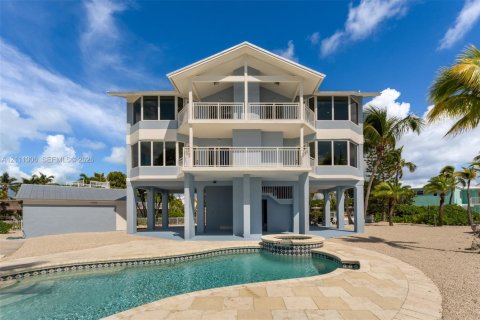 House in Key Largo, Florida 5 bedrooms, 222.97 sq.m. № 2430103 - photo 5