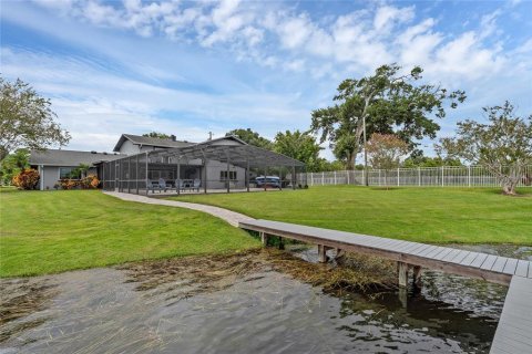 House in Belle Isle, Florida 4 bedrooms, 298.77 sq.m. № 1902392 - photo 15