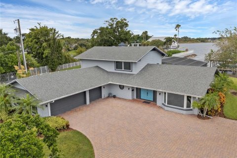 House in Belle Isle, Florida 4 bedrooms, 298.77 sq.m. № 1902392 - photo 12