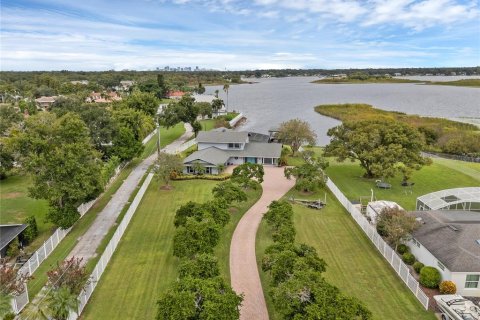 House in Belle Isle, Florida 4 bedrooms, 298.77 sq.m. № 1902392 - photo 13