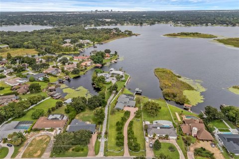 House in Belle Isle, Florida 4 bedrooms, 298.77 sq.m. № 1902392 - photo 18