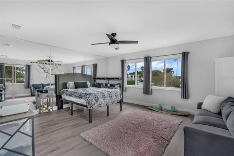 House in Belle Isle, Florida 4 bedrooms, 298.77 sq.m. № 1902392 - photo 4