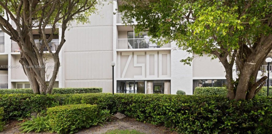 Condominio en Sunny Isles Beach, Florida, 2 dormitorios  № 1965166