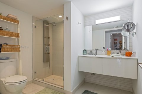 Condominio en venta en Sunny Isles Beach, Florida, 2 dormitorios, 122.63 m2 № 1965166 - foto 12