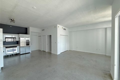 Condo in Miami, Florida, 1 bedroom  № 1713376 - photo 3
