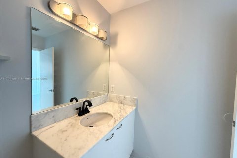 Condo in Miami, Florida, 1 bedroom  № 1713376 - photo 21