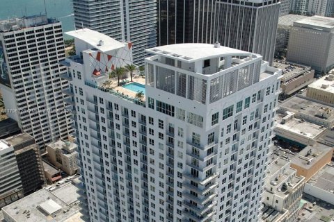 Condo in Miami, Florida, 1 bedroom  № 1713376 - photo 1