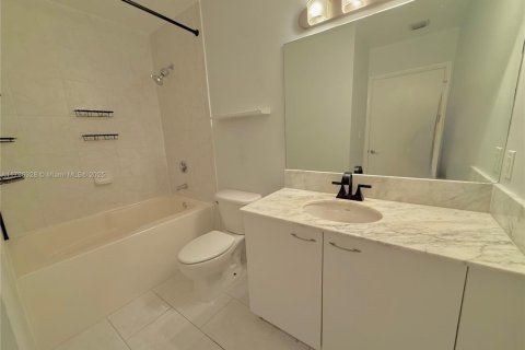 Condo in Miami, Florida, 1 bedroom  № 1713376 - photo 4