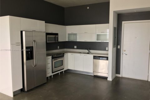 Condo in Miami, Florida, 1 bedroom  № 1713376 - photo 12