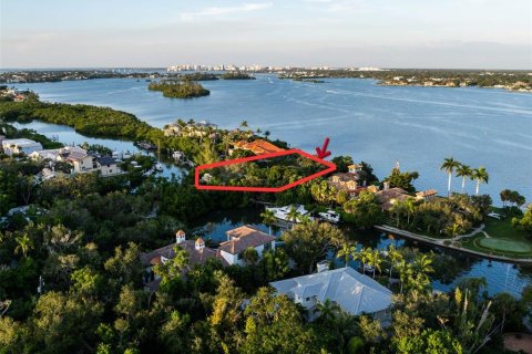 House in Sarasota, Florida 5 bedrooms, 564.75 sq.m. № 2125399 - photo 11